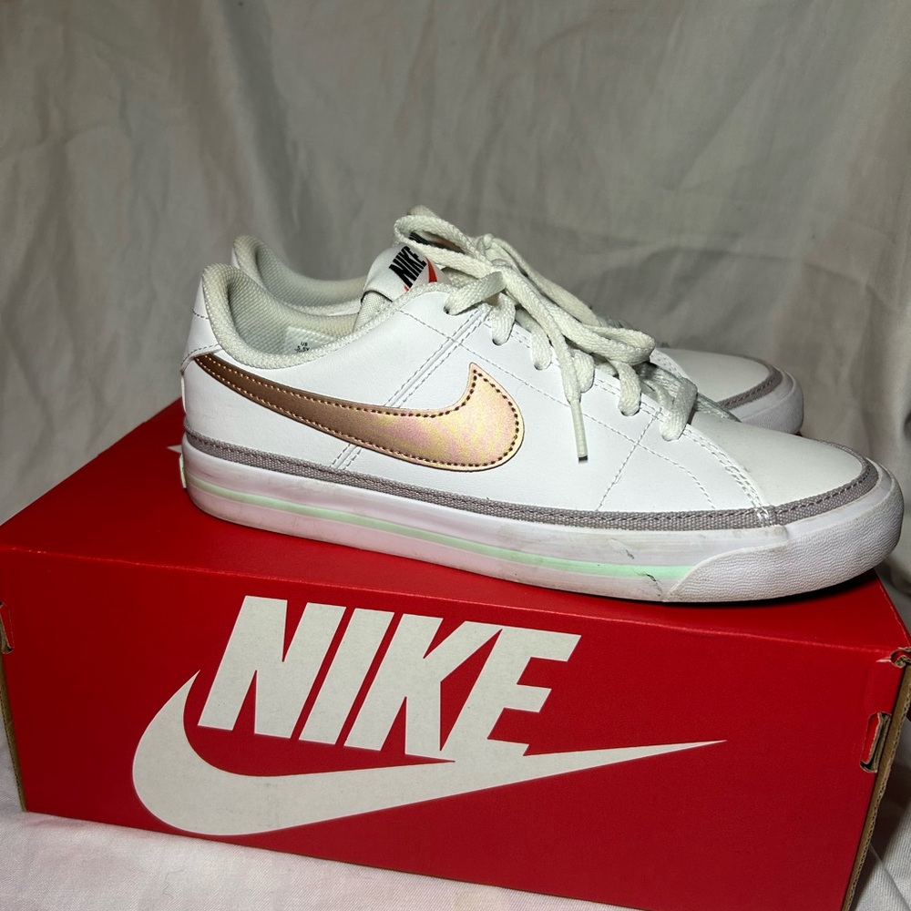 Nike White court legacy’s boys size